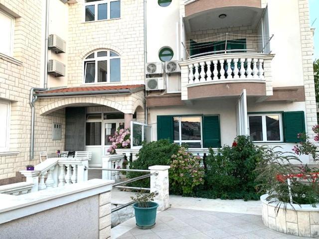 Apartments Bilo - Jela & Ivan Dolac Екстериор снимка