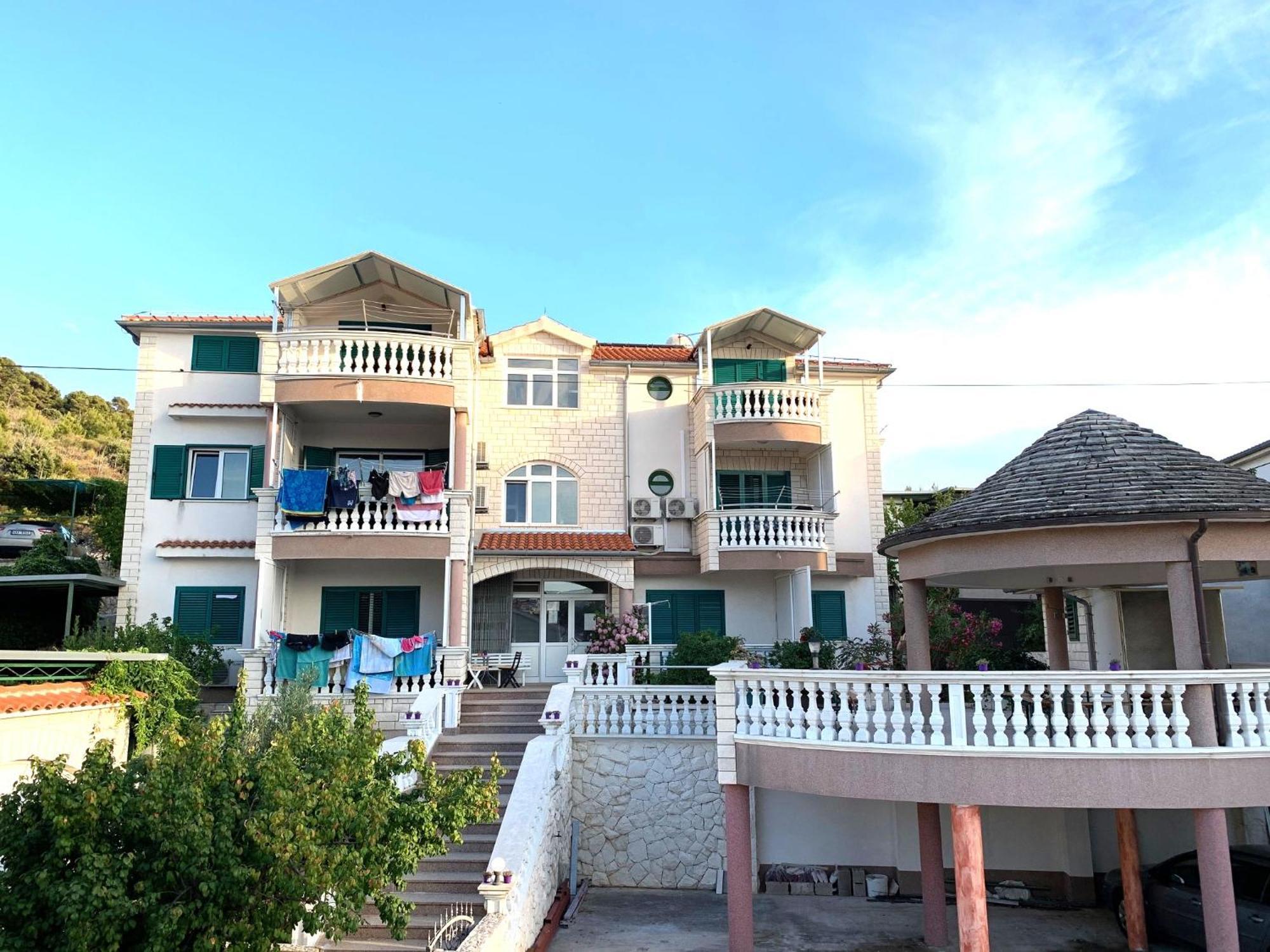 Apartments Bilo - Jela & Ivan Dolac Екстериор снимка