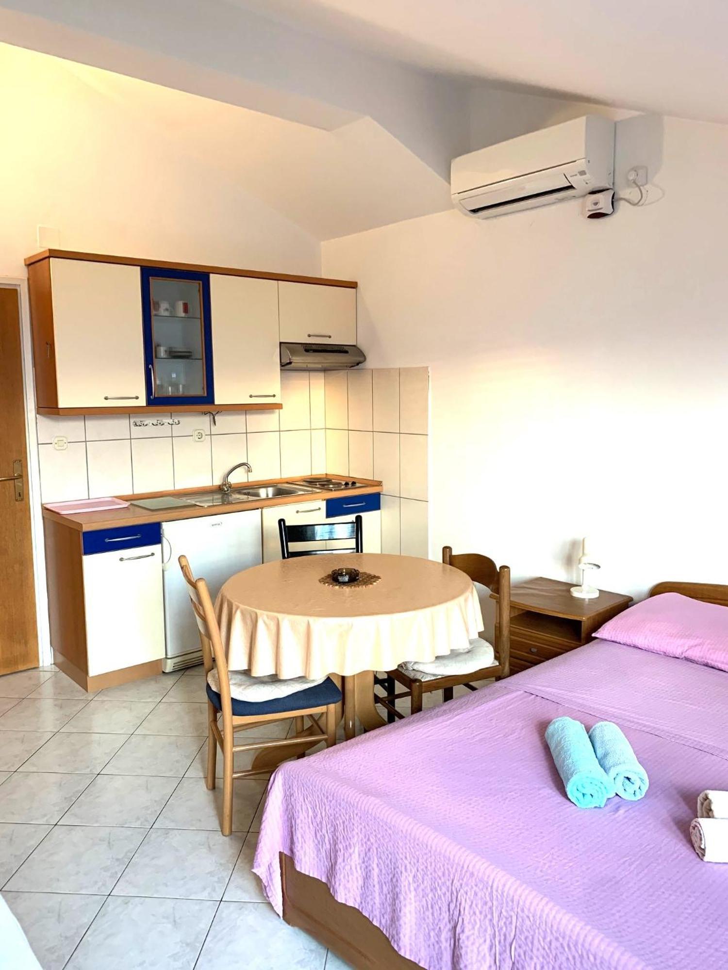 Apartments Bilo - Jela & Ivan Dolac Екстериор снимка