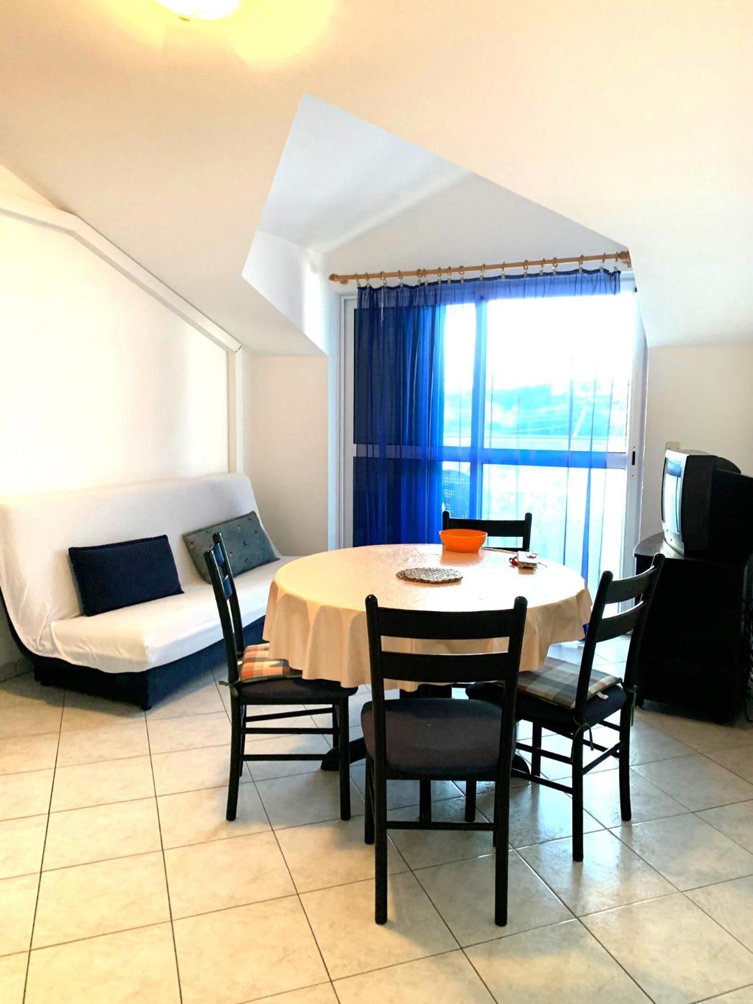 Apartments Bilo - Jela & Ivan Dolac Екстериор снимка