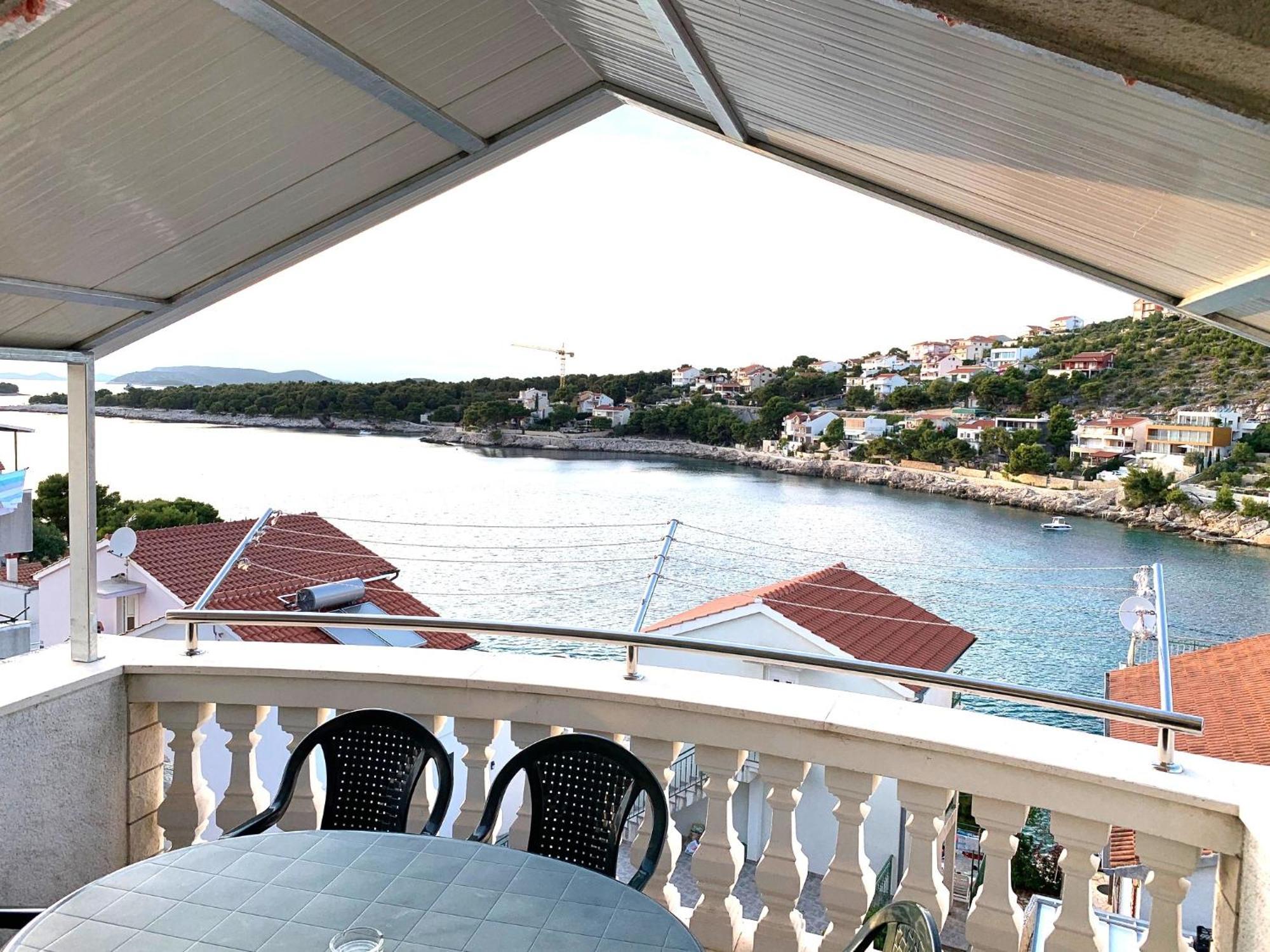 Apartments Bilo - Jela & Ivan Dolac Екстериор снимка