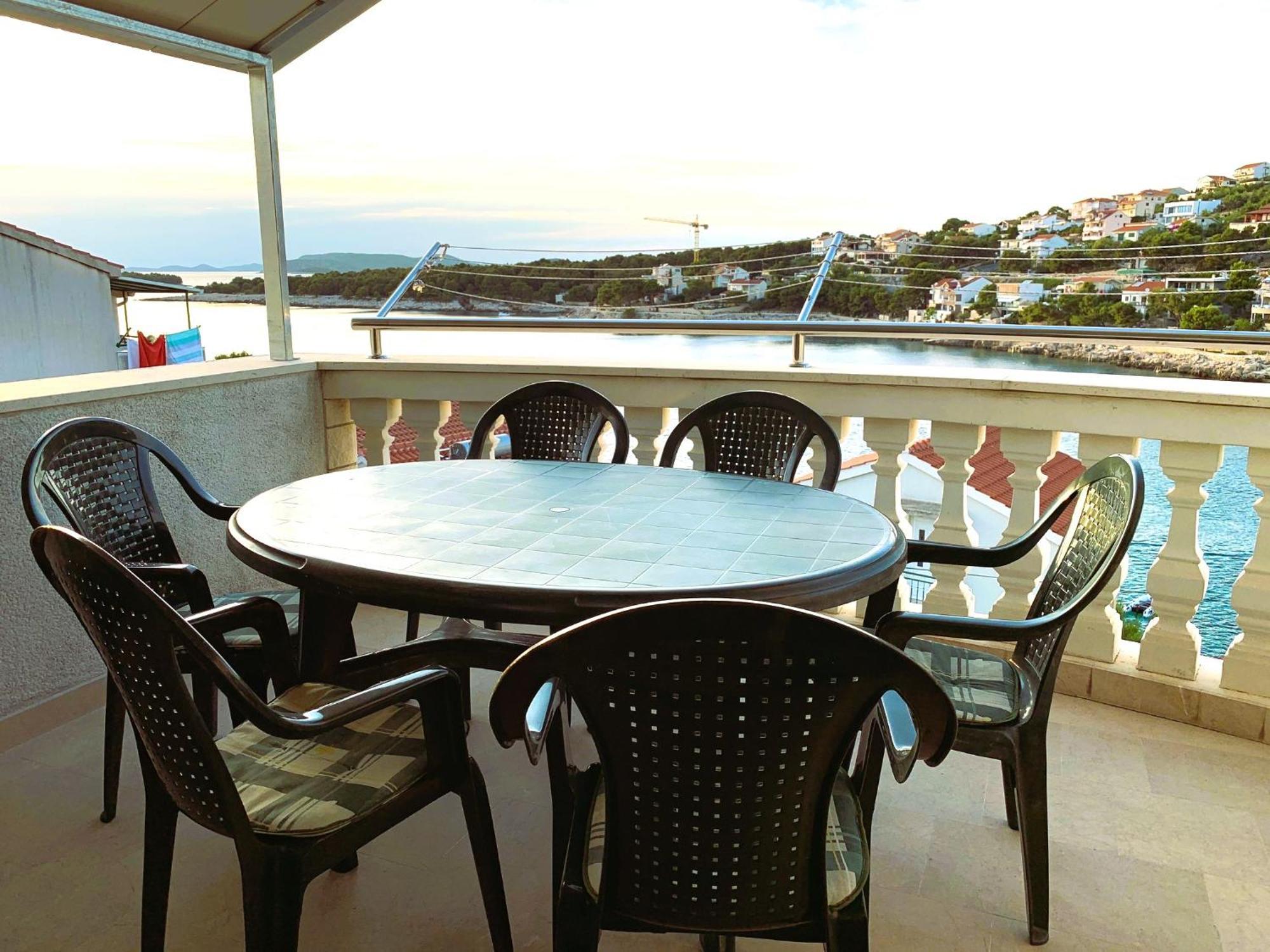 Apartments Bilo - Jela & Ivan Dolac Екстериор снимка
